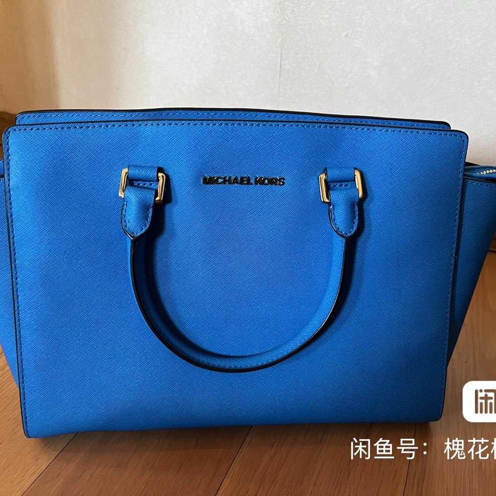 Blue Michael Kors handbag CLASSIC!